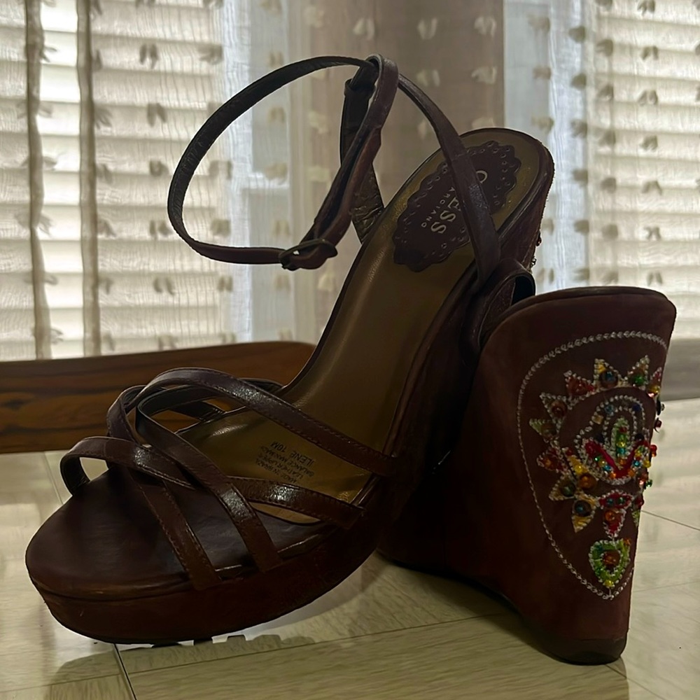 Eileen strap wedge sandal by guess